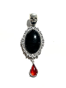 Onyx Heirloom Amulet Saint Terror 
