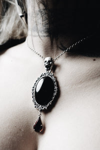 Onyx Heirloom Amulet Saint Terror 